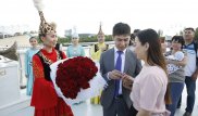 Житель Астаны сделал предложение руки и сердца девушке на новом мосту