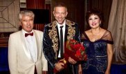На Венсана Касселя надели казахский чапан