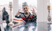 Рэпер заказал свой портрет из бриллиантов