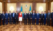 Назарбаеву вручили медаль "20 лет Астане"