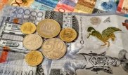 Тенге ослаб до 345 в обменниках