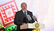 Лукашенко появился на публике с красивой незнакомкой