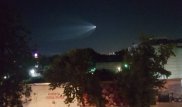 Белый след в ночном небе: Полет ракеты засняли жители Алматы