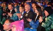 Выяснилась личность красавицы-брюнетки, которую заметили рядом с Лукашенко