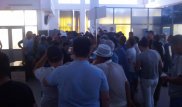 Посетитель запечатлел "бардак" в автоЦОНе в Актау