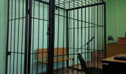 Отказаться от клеток в залах суда предложили в Казахстане