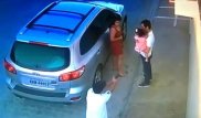 Камера запечатлела расправу над адвокатом на глазах у его дочери