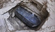 Появились первые фото, сделанные внутри загадочного черного саркофага