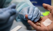 "Попробуй поцелуй смерти": пациент с ВИЧ плюнул в рот медсестре