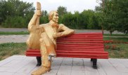 Вандалы оторвали ногу Бари Алибасову в Усть-Каменогорске
