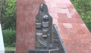 Вандалы разбили памятник шахтерам в Караганде: Полиция начала поиски