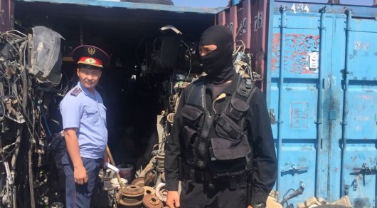 Полицейские оцепили два авторынка в Астане