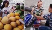 "Твори добро": Арбузы с бантиками дарит посетителям рынка житель Жезказгана