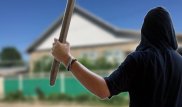 Грабители в Кордае врывались в дома и избивали людей палками