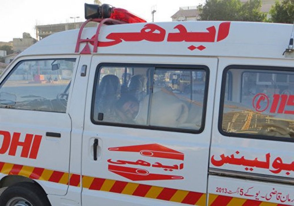 Рейсовый автобус столкнулся с нефтевозом. 14 человек погибли в Пакистане