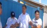 Появилось видео задержания акима района Туркестанской области