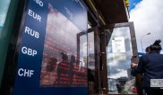 В обменниках доллар подскочил до 355 тенге