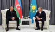 Назарбаев провел встречу с Алиевым на полях Каспийского саммита в Актау