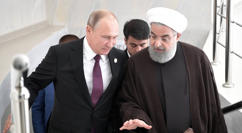 Президент России Владимир Путин и глава Ирана Хасан Рухани на саммите в Актау. © Reuters