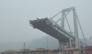 Под рухнувшим мостом в Италии погибли люди: число жертв растет