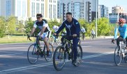 Более тысячи астанчан сели на велосипеды в День спорта