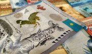 Тенге укрепился на фоне дорожающей нефти