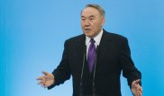 "Сидят 15 человек, тащат трое" - Назарбаев о работе госорганов