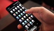 Названы лучшие смартфоны года