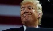 Трамп не смог правильно раскрасить флаг США на встрече с детьми