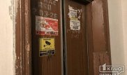 Спасатели приехали на место убийства и застряли в лифте