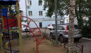 На детской площадке снесли памятник криминальному авторитету