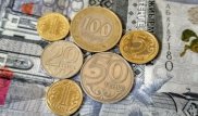 Резкое удешевление тенге объяснил экономист