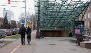 "Красные человечки" на самокатах появились возле метро Алматы