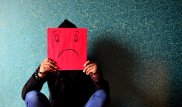 Названы страны, где жители чаще всего испытывают негативные эмоции