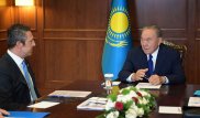 Нурсултан Назарбаев встретился с главой "Коч Холдинг"
