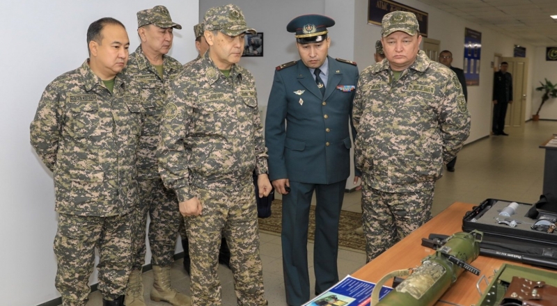 Министр обороны посетил Кадетский корпус