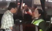 Перегревшийся авиапассажир вознамерился проветрить самолет в полете