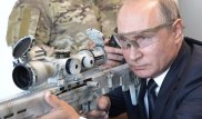 "Попал не все". Путин выстрелил из винтовки с расстояния 600 метров