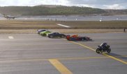 Истребитель, Tesla, болид "Формулы-1", мотоцикл и суперкары сравнили в гонке