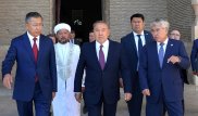 Нурсултан Назарбаев посетил мавзолей Ходжи Ахмеда Яссави