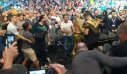 Появилось видео драки фанатов Нурмагомедова и МакГрегора перед боем на UFC 229