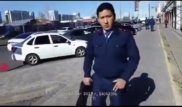 Полицейский вырывал телефон у прохожего: в МВД прокомментировали видео