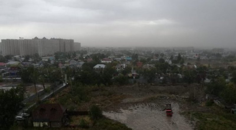 Дождь в Алматы. Фото Tengrinews.kz