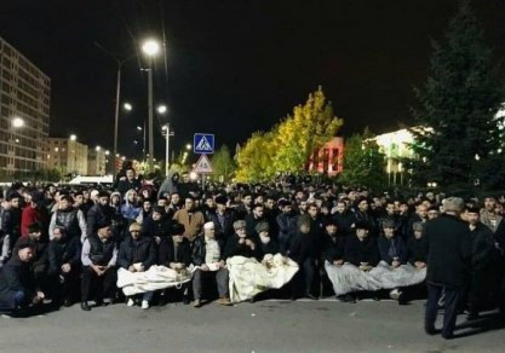 Протестующие на площади в Магасе. © kavkaz-uzel.eu