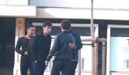 В Алматы пранкер запугивал прохожих и снимал их реакцию на камеру