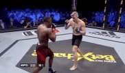 Боец ММА нокаутировал соперника, будто в компьютерной игре