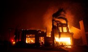 Мощный пожар в Калифорнии уничтожил город, есть пострадавшие - СМИ