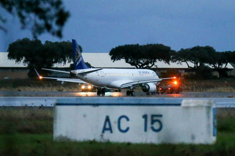 Embraer 190 в аэропорту города Бежа. © Jornal de Noticias