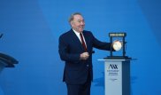 Назарбаев запустил первые торги на бирже в Астане