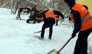 Снег во дворах Алматы: кто и как должен его убирать